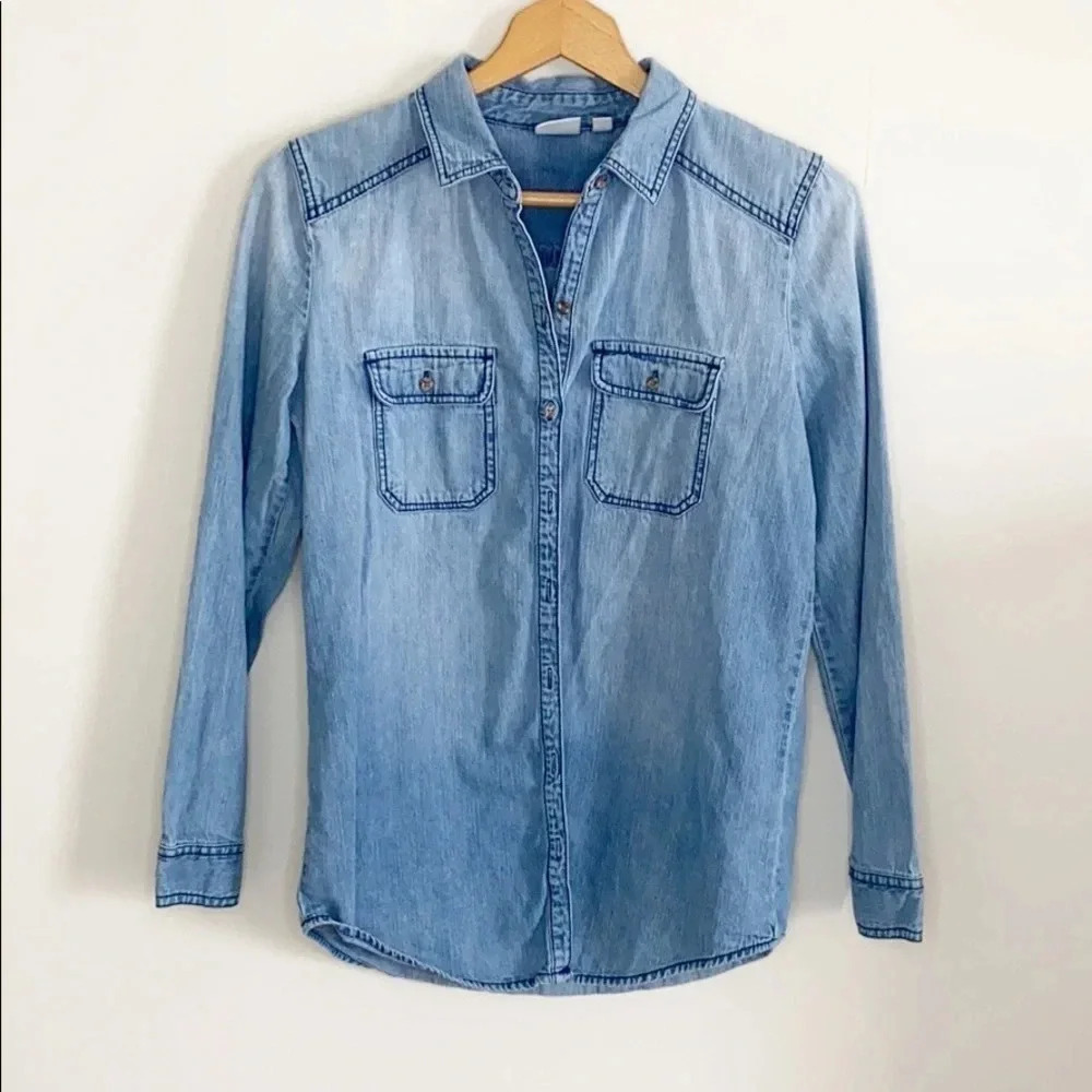 BP. 100% cotton Light Wash Denim Chambray long sleeve Top size small